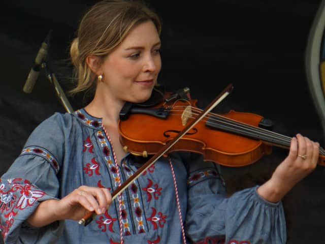 A photo of Rachael Melenka performing